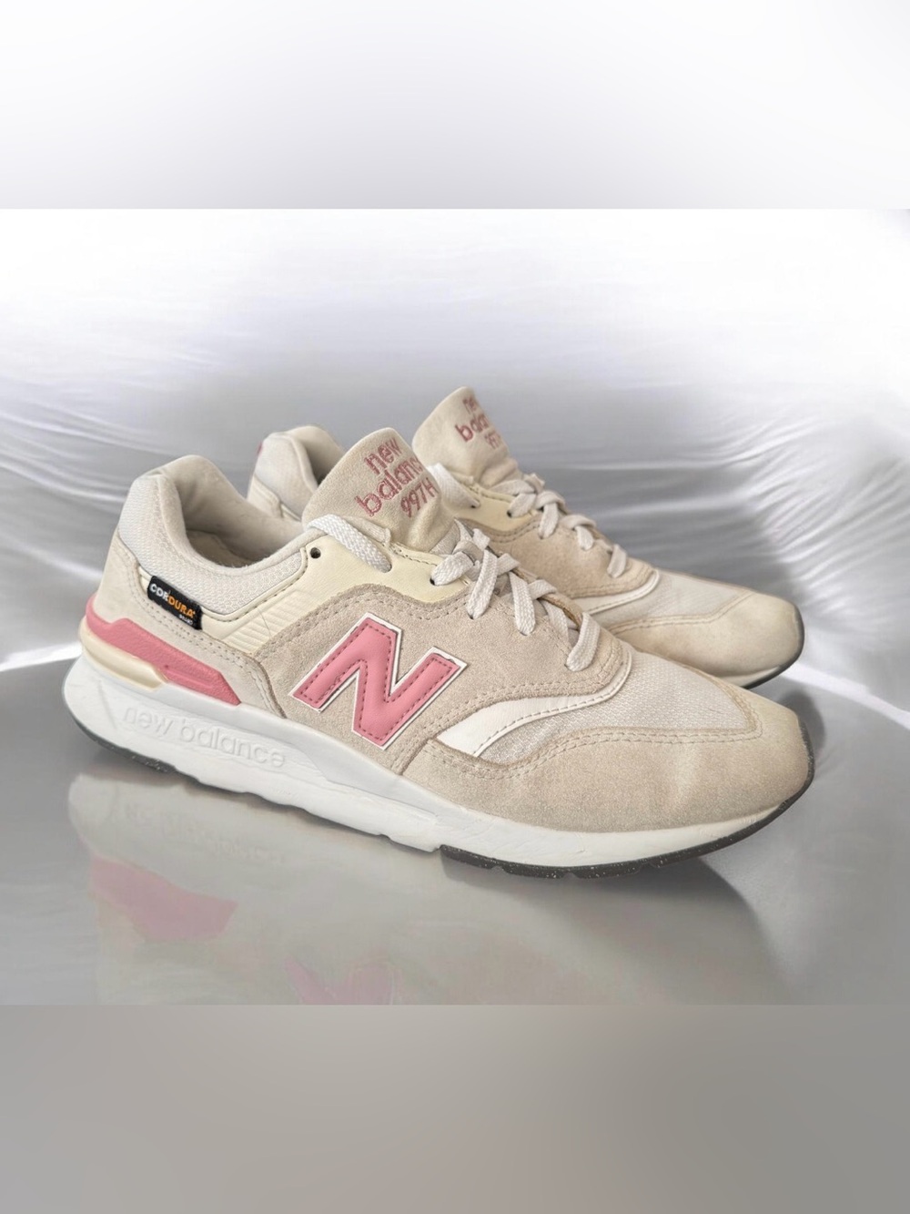 New Balance Women's 997H Athletic Lace Up Sneakers Pink Ivory Size 7.5